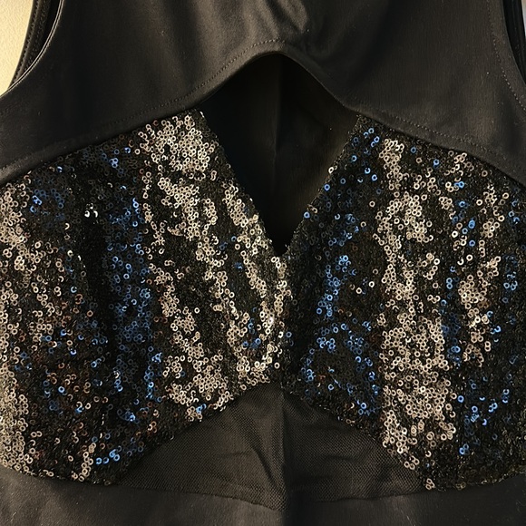 bebe Sequined Crop Top - Picture 3 of 5